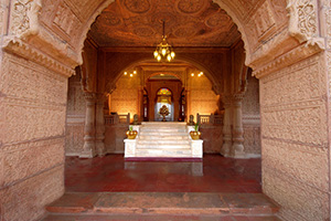 Lalgarh Palace, Main Entrance